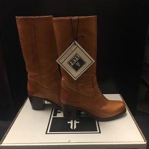 Frye Kendall Pull-On Boots